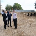 El conseller Albert Dalmau visitant de nou els treballs al barranc del Suís, a la Ràpita