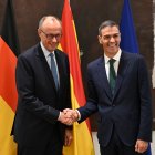 El presidente del Gobierno de España, Pedro Sánchez, y el canciller alemán, Friedrich Merz