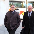 Jaume Domínguez –a la izquierda- entrando en el Palau de Justicia de Tarragona con su abogado, Paco Zapater, en 2015.