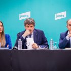 Carles Puigdemont, Míriam Nogueras y Jordi Turull, durante la ejecutiva de Junts este lunes en Perpiñán