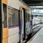 Trens aturats a l'estació de Vic abans de la represa del servei