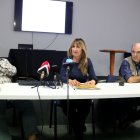 Representants de GEPEC-EdC i ADACILL, presentant l'estudi de la UPC de Kronospan, Fermí Vallbè, Josepa Vilurbina i Joaquim Estellé, d'esquerra a dreta.
