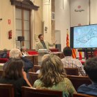 El alcalde, este martes, durante la reunión con la plataforma.