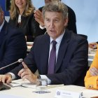 El presidente del Partido Popular, Alberto Núñez Feijóo (c), preside la reunión del Comité Ejecutivo Nacional del partido este lunes en la sede de Génova