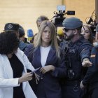 Maribel Vilaplana, la periodista que comió con el president de la Generalitat, Carlos Mazón el día de la dana, a su llegada este lunes a los juzgados de Catarroja.