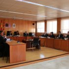 El acusado agredió con un arma blanca a dos menores en las afueras del centro comercial Parc Central.