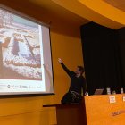 Dani López en una charla sobre el origen del vino.