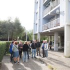 Los vecinos de las casas de colores de Campclar, hartos del deterioro de sus viviendas.