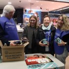 Voluntarios del Gran Recapte en el inicio de la campaña en el Mercat del Ninot de Barcelona