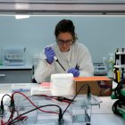 La vacuna monodosis está basada en proteína recombinante, adaptada a la variante LP.8.1, y recibió la aprobación de la Comisión Europea (CE) para su comercialización a finales de septiembre