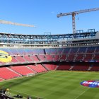Miles de fans asisten a un entrenamiento a puerta abierta en el Spotify Camp Nou para ver a los jugadores del FC Barcelona