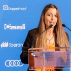 Núria Castán recibe el premio a mejor deportista femenina en los Premios Nacionales de Deportes de Invierno.
