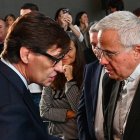 Illa conversa con el arzobispo Joan Planellas.