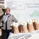 Maria Carme, veïna de Senan, a la paradeta del Cigronet.