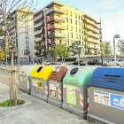 Imagen de ayer por la tarde de una isla de contenedores del entorno del Parc del Francolí, ya limpios.