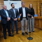 El alcalde de El Vendrell con el vicepresidente de la Diputació y diputados del Baix Penedès