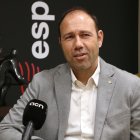 El conseller d'Esports, Berni Álvarez, en su despacho de la conselleria, durante una entrevista de la ACN