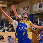 Barksdale, lanzando a canasta en un partido anterior.