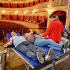 Les llotges i escenari del Teatre Fortuny s’han convertit en clíniques provisionals.