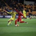 Álex Jiménez busca el disparo a portería frente al Villarreal 'B'.