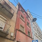 El inmueble tiene 3 pisos con 116 metros cuadrados construidos.