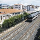 El tren a su paso por Calafell.