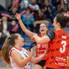 Las jugadoras rojillas celebran un punto.