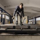 Piezas recién cortadas en las instalaciones de Noxifer en Sarral.