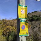 Carteles que avisan de que Collserola es una zona de vigilancia para la peste porcina africana.