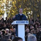 El líder del PP, Alberto Núñez Feijóo, ofrece un discurso durante la concentración contra el Gobierno de Pedro Sánchez.