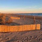 Captadores de arena en la playa de Calafell.