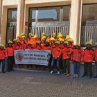 Los bomberos voluntarios, este miércoles delante del Palau de Justícia de Tarragona.