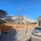 La nueva calle pasará por la izquierda, perforando cinco metros de roca a diez metros de las clases de Educació Infantil.