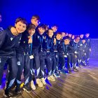 La plantilla de la Real Sociedad, durante el desfile inaugural.