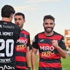 Fran Carbia celebra el primer gol del partido que él mismo ha anotado.