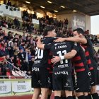 Los jugadores del Reus FCR celebran un gol en el Estadi.