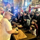 El Forn Sistaré va repartir coca i xocolata tota la tarda.