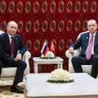 El presidente ruso Vladimir Putin (i) y el presidente turco Tayyip Erdogan (d) en un encuentro reciente.