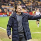 Parralo en la banda del Nou Estadi ante el Cartagena.