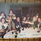 Una imagen de la primera cena de la Festa del Calamar, en 1975, tomada por Ferran Llauradó, que está expuesta en el TAS.