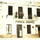 La histórica Fonda Papiol cuando estaba en el paseo de la playa.