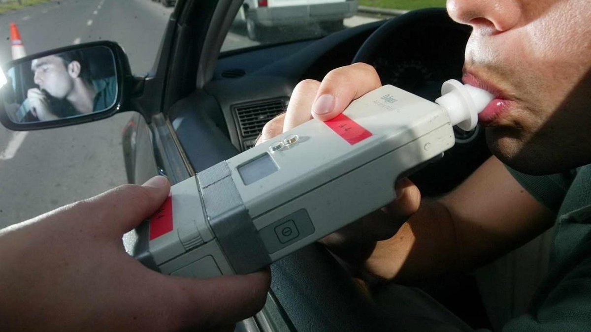 Cazan a un conductor 'ciego' de alcohol y sin carnet dos veces en la ...