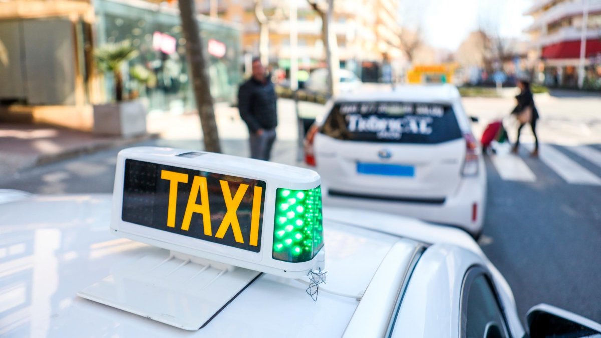 Actualmente, Salou cuenta con 47 licencias de taxi vigentes que pueden operar durante todo el año en la localidad.
