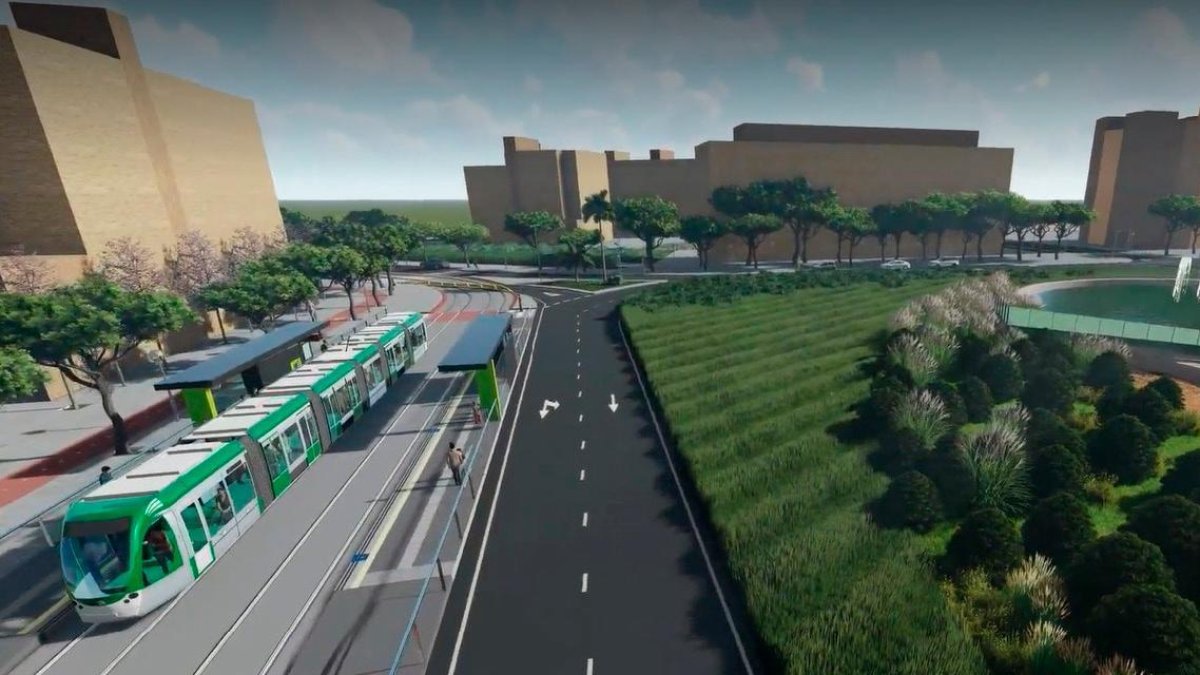 El tranvía, a su paso por la plaza de Països Catalans de Vila-seca.