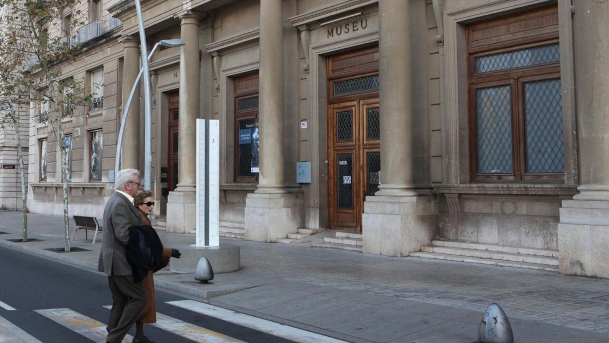 Façana del Museu d'Art i Història de Reus.