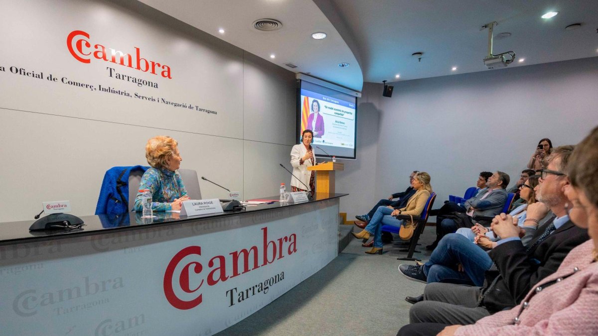 La consellera d'Economia, Alícia Romero, en la Cambra de Comerç de Tarragona
