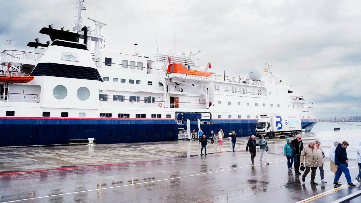 Imagen de archivo de varios cruceristas haciendo escala en el Port de Tarragona