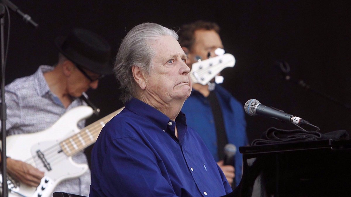 BARCELONA, 11/06/2025.- Fotografía de archivo, tomada el 4/06/2016 en el Festival Primavera Sound de Barcelona, del músico estadounidense Brian Wilson, cofundador de la banda The Beach Boys, que ha fallecido a los 82 años. EFE/Archivo/Marta Pérez