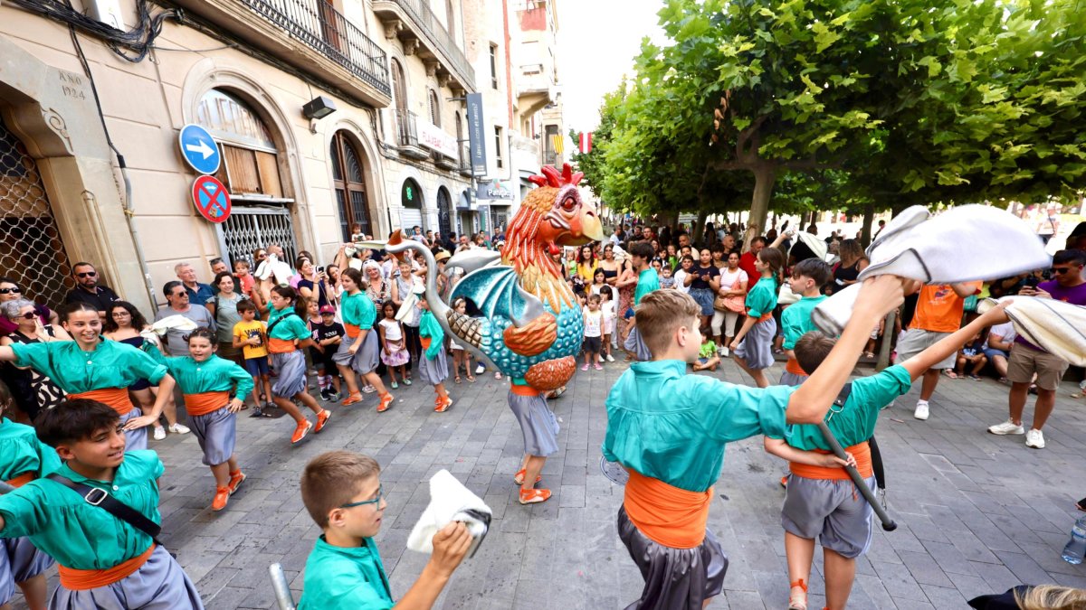 El Basilisc petit, durant el Tomet del poble.