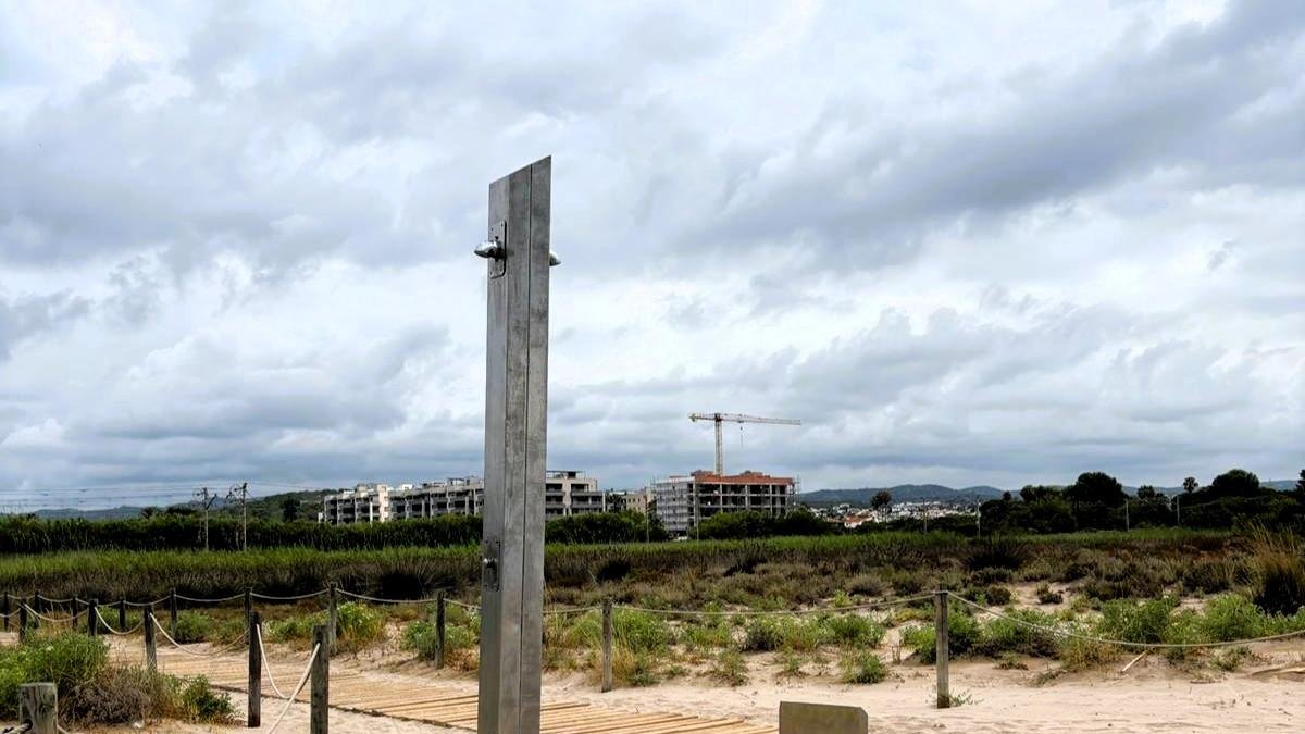 Las duchas en las playas de Torredembarra.